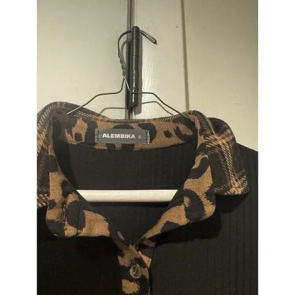 Alembika‎ Women's Black Button Down Leopard Shirt Long Sleeves Ribbed Sz 0